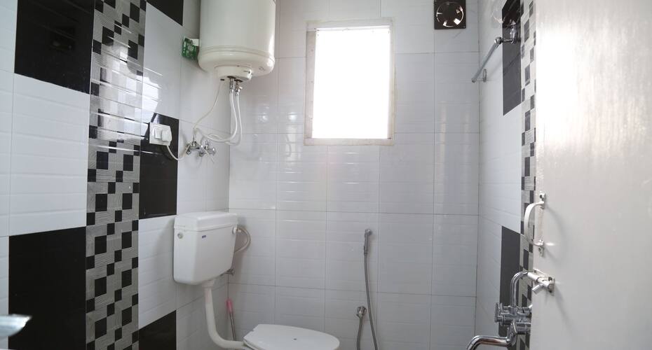 Hotel City Residency by Ackee Tree, Srinagar 4